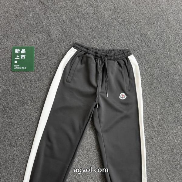 セット落ち着いた感覚 新着入荷 秋冬トレンドコピー ブランド 販売MONCLER 3
