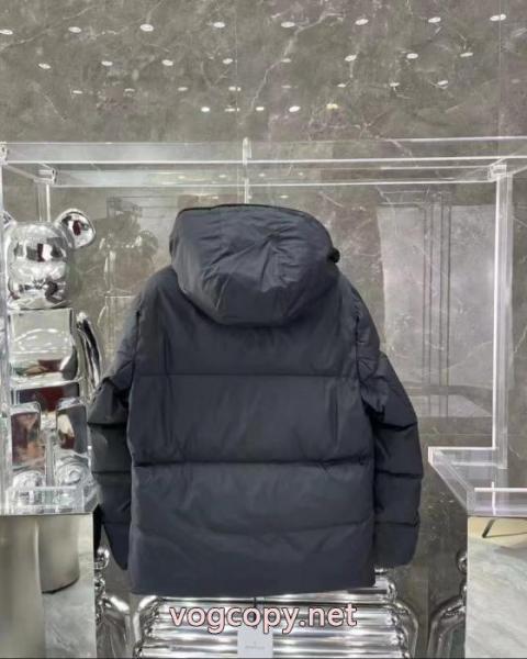 MONCLERダウンジャケット偽 ブランド 販売目玉商品 大人の色味 高級感を演出 2