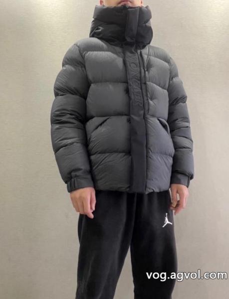 ダウンジャケットブランド コピー 販売MONCLER上質で格好い 定番人気商品 軽量で薄手の 0
