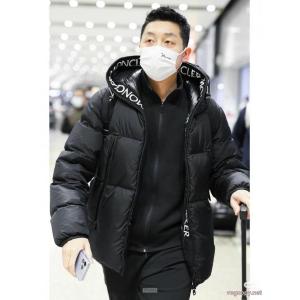 MONCLERダウンジャケット偽 ブランド 販売目玉商品  大人の色味 高級感を演出