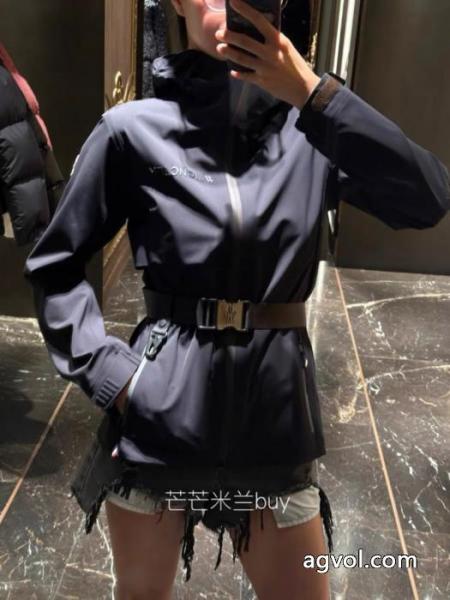 当店限定 クリスマス人気商品 ヒットした価格販売ブランド コピー s 級MONCLERダウンジャケット 5