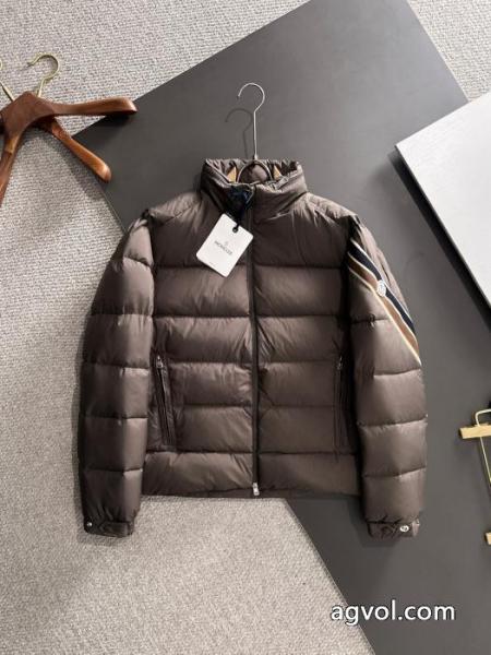 偽 ブランド 購入平日限定即納商品 希少2025限定品海外即発 期限限定MONCLERダウンジャケット 3