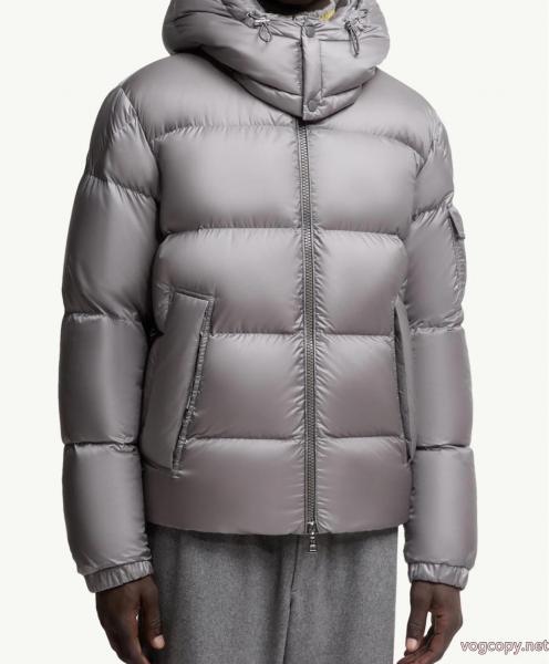 Aクラスの 新作セール ロゴが印象的ダウンジャケットスーパー コピー ブランドMONCLER 0 