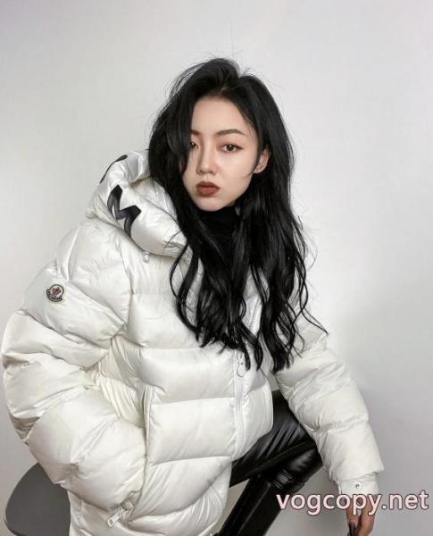 スタイルアップ効果 雑誌掲載 大人の余裕が漂うMONCLERブランド コピー 優良ダウンジャケット 1