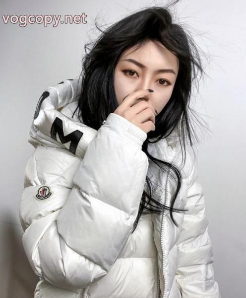 スタイルアップ効果 雑誌掲載 大人の余裕が漂うMONCLERブランド コピー 優良ダウンジャケット 4