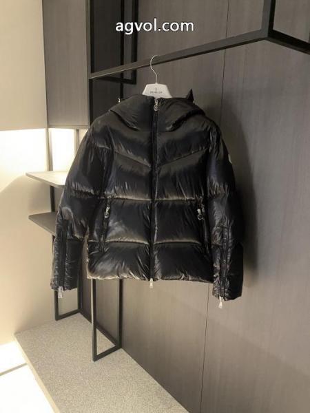 コピー ブランド 優良新作入荷定番 秋冬の爽やかなスタイル 最前線新作MONCLERダウンジャケット 2