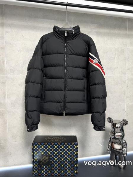 MONCLER偽 ブランドダウンジャケット高品質 人気 魅力的な 安心国内発送 0