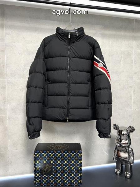 MONCLER偽 ブランドダウンジャケット高品質 人気 魅力的な 安心国内発送 2