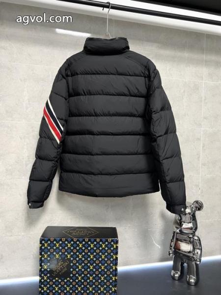 MONCLER偽 ブランドダウンジャケット高品質 人気 魅力的な 安心国内発送 1