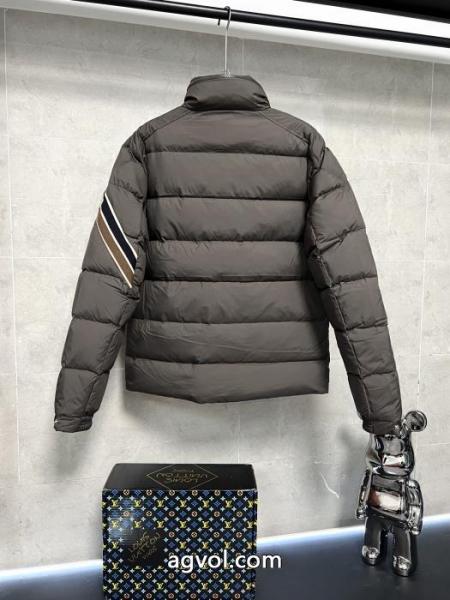 MONCLER偽 ブランドダウンジャケット高品質 人気 魅力的な 安心国内発送 4
