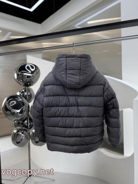 ブランド アクセサリー 激安MONCLER幅広いシーン 圧倒的な高級感 クール印象ダウンジャケット 4