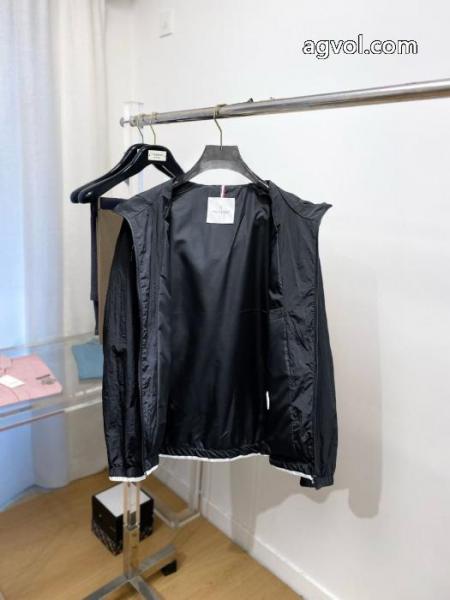 ジャケットスーパー コピー 安心完売必至 有名モデル愛用アイテム 欲しい可愛く新鮮MONCLER 3