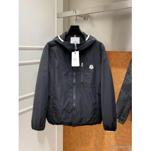 冬らしい品格が漂う 雑誌掲載 追跡ありMONCLERジャケットブランド コピー 通販