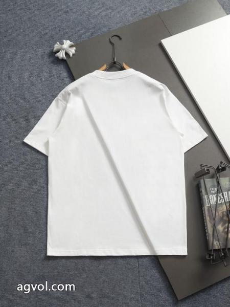 冬に最強アイテム 新作数量限定セール 高品質 人気 2026ブランド コピーMONCLER半袖Tシャツ 2