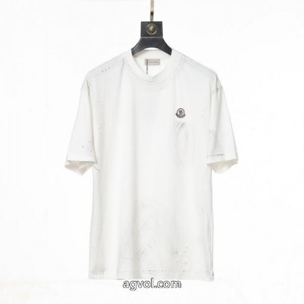 MONCLERスーパー コピー ブランド半袖Tシャツ新作登場 心惹かれるスタイル 雑誌掲載 2