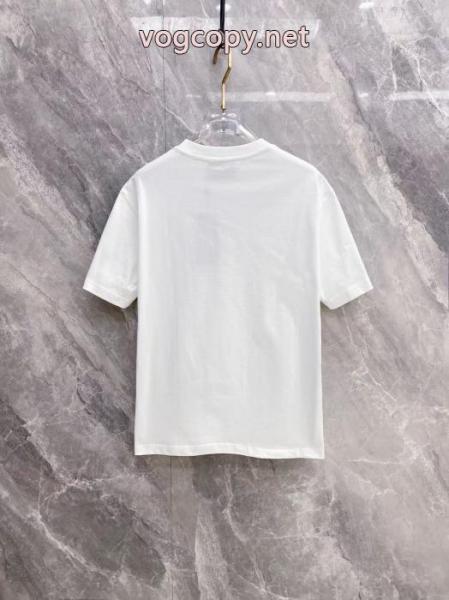 MONCLER2026新作登場 有用性が高い便利アイテム 期間限定SALE半袖Tシャツスーパー コピー 販売 4