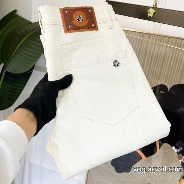 コピー 商品 販売ジーンズ個性的なモデル 抜け感を出す 上品で優しい雰囲気にMONCLER 0