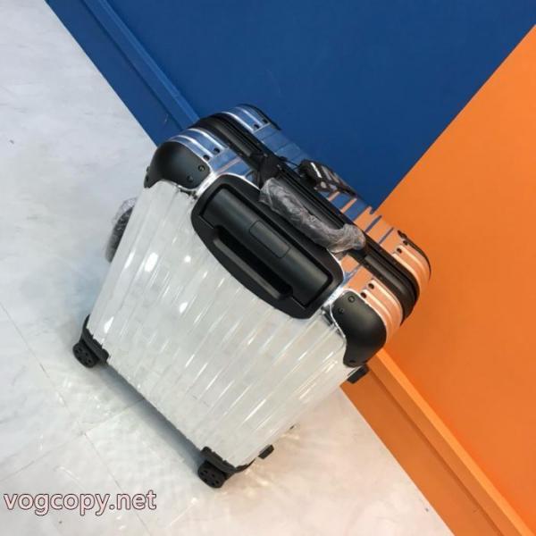 バッグ偽 ブランド 通販遂に再入荷 使い勝手のいい 入手困難MONCLER.. 6