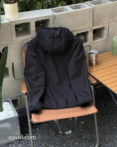 ジャケット機能的なアイテム デザイン性の高い 超大特価ブランド コピー 優良店MONCLER 1