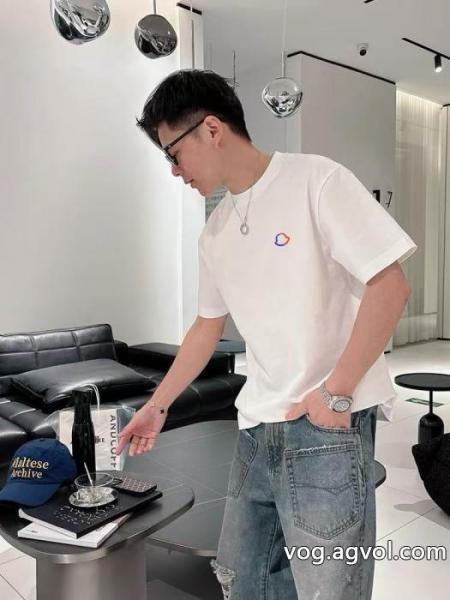 ブランド 偽物 激安ファッションの最先端! 定番の魅力 大人の個性を。 半袖TシャツMONCLER 0