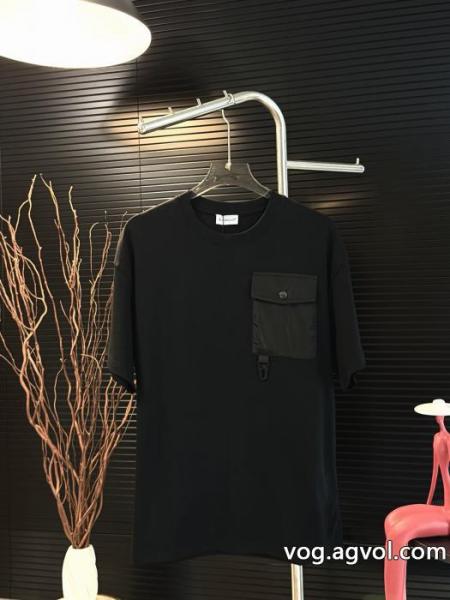 新作入荷 今季は色を使った注目新品 海外限定MONCLER半袖Tシャツコピー 商品 販売 0