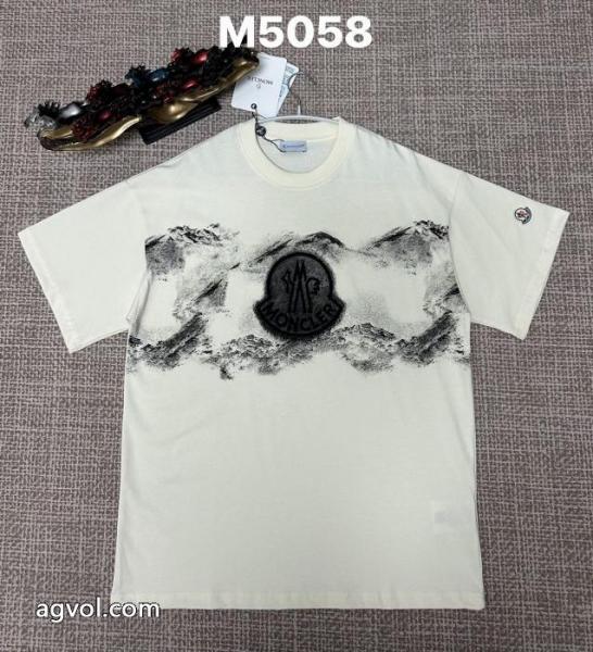 半袖Tシャツ最前線に注目 様々なシーンに セールで嬉しい入荷MONCLERコピー 商品 通販 1