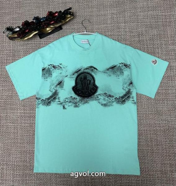 半袖Tシャツ最前線に注目 様々なシーンに セールで嬉しい入荷MONCLERコピー 商品 通販 4