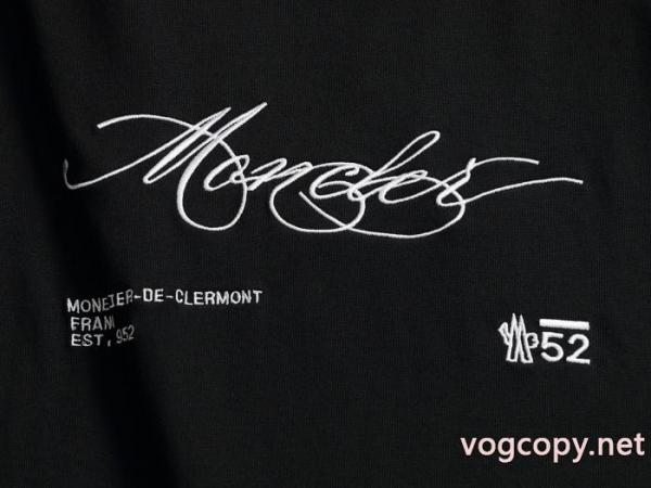 ブランド コピー ショップ半袖Tシャツ軽量で大容量 保温力に優れた 人気急上昇MONCLER 2