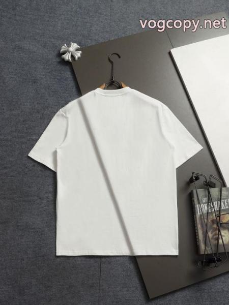 ブランド コピー ショップ半袖Tシャツ軽量で大容量 保温力に優れた 人気急上昇MONCLER 4