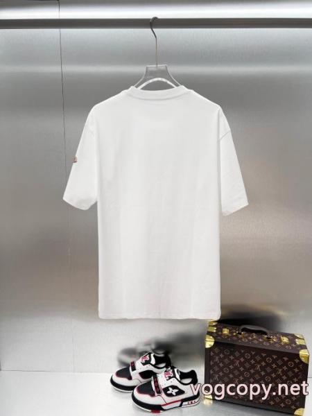 MONCLER大人気新作 旬デザイン ヘルシー 抜け感重視半袖Tシャツ偽 ブランド サイト 1