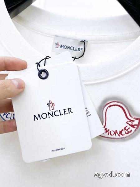 コピー 商品 通販MONCLER半袖Tシャツ使い勝手のよさが魅力 数量限定定番 新シーズン 2