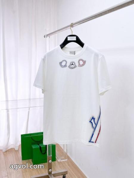 コピー 商品 通販MONCLER半袖Tシャツ使い勝手のよさが魅力 数量限定定番 新シーズン 3