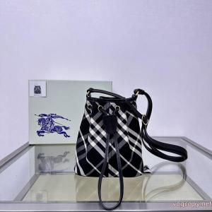 バーバリー春夏季新作 予約完売品 入手困難カラーも在庫ありバッグ偽物 ブランド 激安..