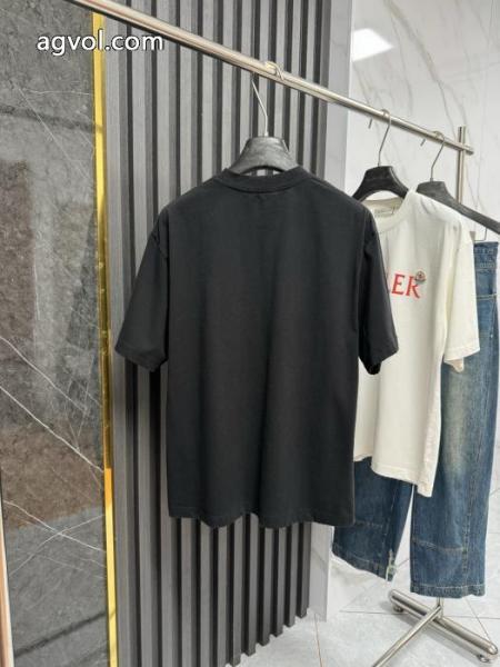 MONCLER稀少*新品登場 若い世代に評判がいい お得セール偽 ブランド サイト半袖Tシャツ 1