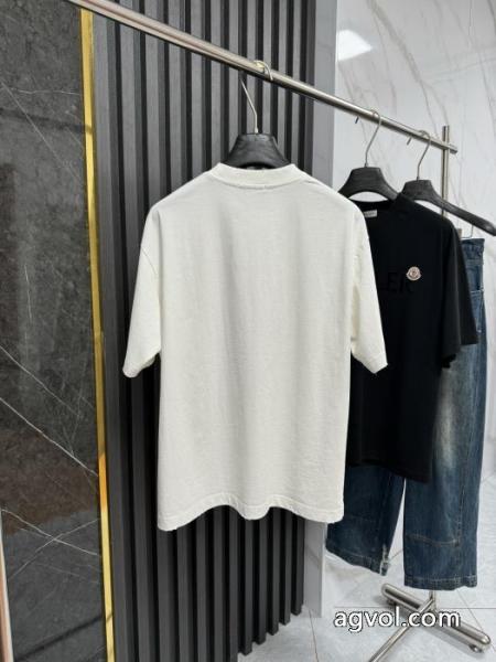 MONCLER稀少*新品登場 若い世代に評判がいい お得セール偽 ブランド サイト半袖Tシャツ 3