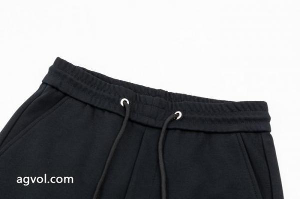 2026ブランド コピーMONCLERスラックス大絶賛の履き心地! 目を惹くアイテム 定番が欲しい方 3
