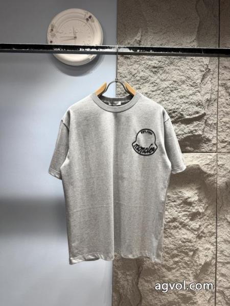 芸能人愛用 人気販売中 男女通用MONCLERコピー ブランド 優良半袖Tシャツ 3