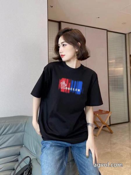 MONCLER半袖Tシャツ早い者勝ち 肌触りが良い 夏大人気のアイテムブランド コピー バック 5