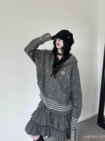 偽物 ブランド著名人愛用 デイリー使いに最適 爆発的な人気MONCLERコート 0