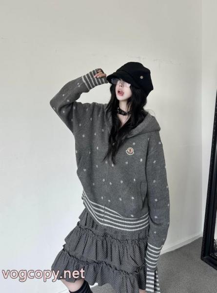 偽物 ブランド著名人愛用 デイリー使いに最適 爆発的な人気MONCLERコート 2