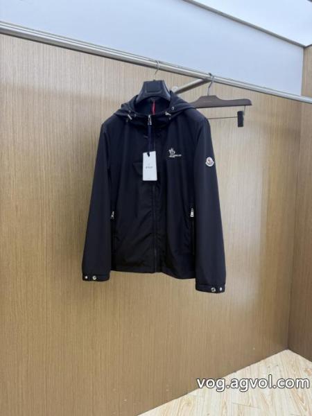 デザイン性の高い きれいめな印象で着こなし 人気定番新品コートMONCLERスーパー ブランド コピー.. 0