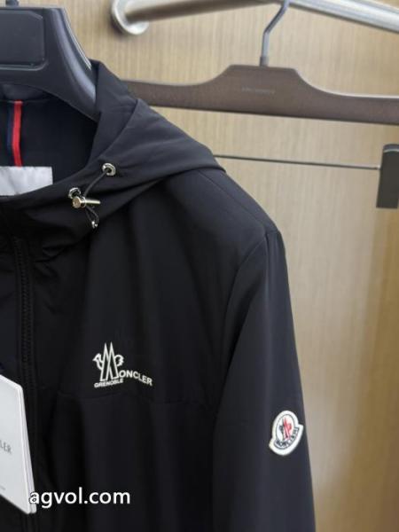 デザイン性の高い きれいめな印象で着こなし 人気定番新品コートMONCLERスーパー ブランド コピー.. 3