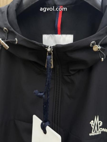 デザイン性の高い きれいめな印象で着こなし 人気定番新品コートMONCLERスーパー ブランド コピー.. 4