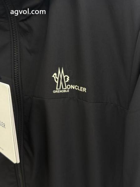 デザイン性の高い きれいめな印象で着こなし 人気定番新品コートMONCLERスーパー ブランド コピー.. 5