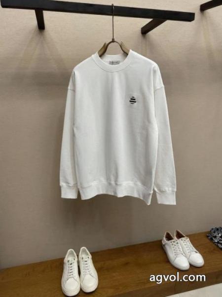 MONCLER完売間近 一番素敵 雑誌掲載 こだわり高級パーカーブランド コピー 品 3
