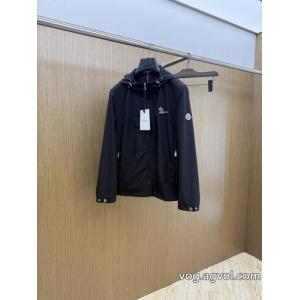 デザイン性の高い きれいめな印象で着こなし 人気定番新品コートMONCLERスーパー ブランド コピー..