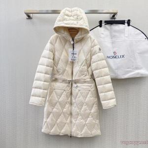 ダウンジャケッブランド アクセサリー 激安MONCLER人気話題 秋冬の流行りトップス 早期完売..